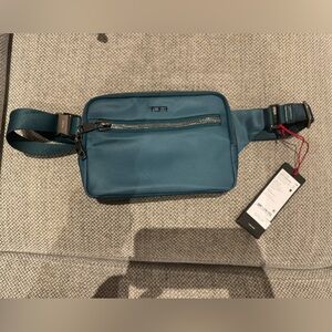 Tumi Voyager Sedona Crossbody/sling